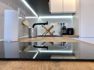 A kitchen or kitchenette at Sea view, pool, free parking, wifi, Port Aventura
