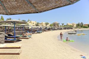 Ein Strand an oder in der Nähe des Resorts