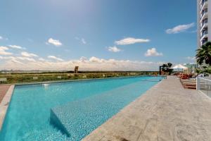 Bazén v ubytování Malecón VG02 at Torre Montevideo nebo v jeho okolí