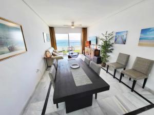 Fotografia z galérie ubytovania PINTA BEACH HOUSE Dúplex con vistas panorámicas v destinácii Málaga