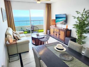 Fotografia z galérie ubytovania PINTA BEACH HOUSE Dúplex con vistas panorámicas v destinácii Málaga