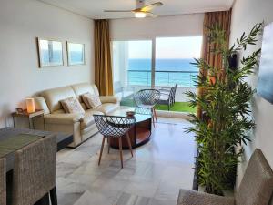 Fotografia z galérie ubytovania PINTA BEACH HOUSE Dúplex con vistas panorámicas v destinácii Málaga
