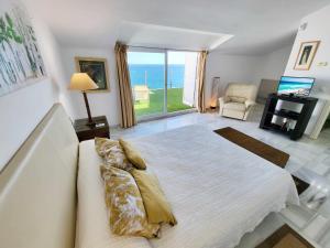 Fotografia z galérie ubytovania PINTA BEACH HOUSE Dúplex con vistas panorámicas v destinácii Málaga