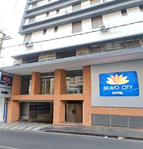 a building with a baya city hotel sign on it at Bravo City Hotel São Jose do Rio Preto Ltda in Sao Jose do Rio Preto