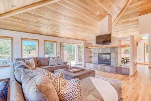 Χώρος καθιστικού στο Pelican Crest - Meredith Lodging