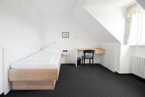 Postel nebo postele na pokoji v ubytování Gasthof Linde - Hotel Blum + 21 fotografií
