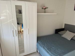 Rúm í herbergi á Pavillon Greve