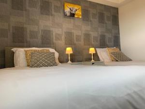 Ένα ή περισσότερα κρεβάτια σε δωμάτιο στο Modern 2 bedroom flat with free parking in Cambuslang, Glasgow