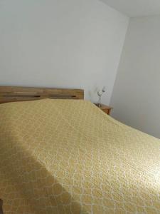 - la fermeture d'un lit dans une chambre dans l'établissement Sehr schöne seperate Wohnung 2-Zimmer Küche/Bad, à Erzhausen