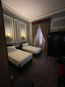Ένα ή περισσότερα κρεβάτια σε δωμάτιο στο Cosmopolitan hotel