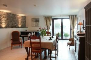 a kitchen and dining room with a table and chairs at B&B Chession in Falaën