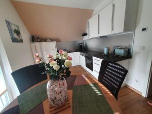 Kuchyň nebo kuchyňský kout v ubytování Ferienwohnung „Anhaide“ + 7 fotografií