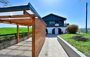 Una casa con una puerta de madera y un edificio. en House of Nature with Swimming pool, Sauna and Jacuzzi MIN 2 nights, en Varaždin Breg