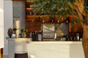 a counter in a restaurant with aasteryasteryasteryasteryasteryasteryasteryasteryastery at شقق ركن تالا للشقق المفروشة - اقتصادي in Buraydah