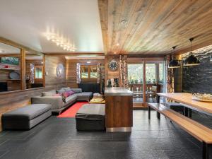 Część wypoczynkowa w obiekcie Duplex Moderne à Méribel : Ski aux Pieds, Piscine et Spa Inclus - FR-1-566-55