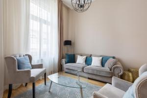 Lovely 2-bedroom apartment at the Vaci Street 1052 Budapest, 12 Petőfi Sándor utca kép - 2
