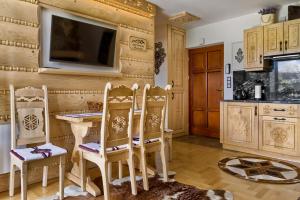 Kuchyňa alebo kuchynka v ubytovaní Apartament Sikorówka 1