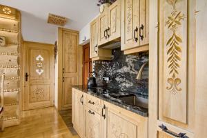Kuchyňa alebo kuchynka v ubytovaní Apartament Sikorówka 1