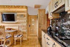 Kuchyňa alebo kuchynka v ubytovaní Apartament Sikorówka 1