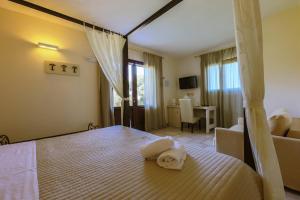Postel nebo postele na pokoji v ubytování Corte Di Ferro Hotel & Wellness Resort