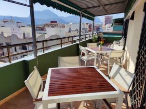 a table and chairs on a balcony with a view at Ático Carrasco in Benidorm