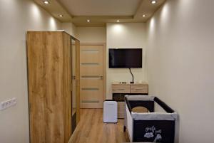 TV a/nebo společenská místnost v ubytování Kinder Apartman