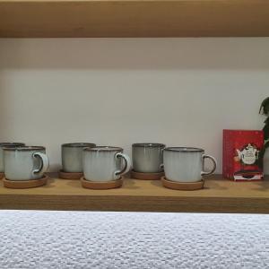 Coffee and tea making facilities at Jégmadár Apartman