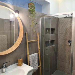 A bathroom at Jégmadár Apartman