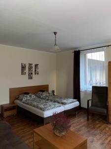 Łóżko lub łóżka w pokoju w obiekcie Zajazd Kadar