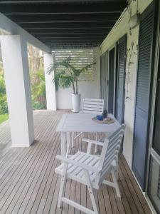 a picnic table and two chairs on a deck at Sapphire Beach Pet Friendly Beach 5 minute walk in Sapphire Beach