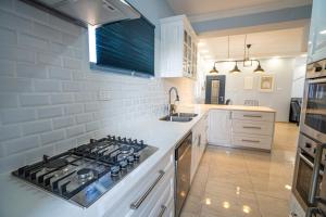 Foto dalla galleria di Windows on Netanya Luxury Penthouse Downtown a Netanya