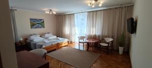 Ein Bett oder Betten in einem Zimmer der Unterkunft DW Halicz