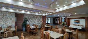 Ein Restaurant oder anderes Speiselokal in der Unterkunft DW Halicz 