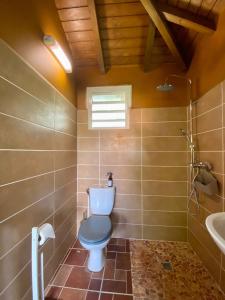 Koupelna v ubytování Bungalow Kataliya