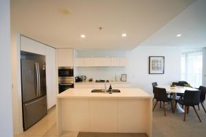 Cucina o angolo cottura di Oracle Broadbeach - Amazing Ocean Views!