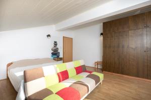 Zdjęcie z galerii obiektu Apartments with a parking space Baska, Krk - 19721 w Bašce +10 zdjęć