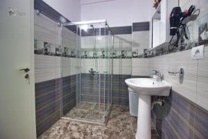 Koupelna v ubytování DAI Apartments + 15 fotografií