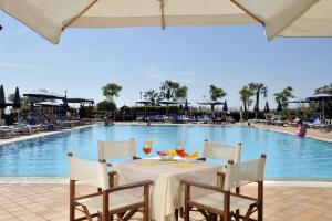 Bazén v ubytovaní Hotel Royal alebo v jeho blízkosti