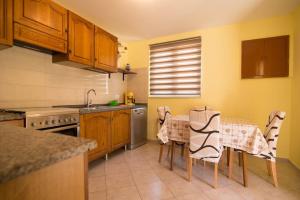 Kuchyňa alebo kuchynka v ubytovaní Apartments with WiFi Veli Losinj, Losinj - 19799