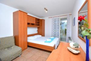 מיטה או מיטות בחדר ב-Apartments with a parking space Milna, Hvar - 19850