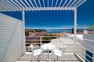 Balkón alebo terasa v ubytovaní Seaside apartments with a swimming pool Selce, Crikvenica - 19899