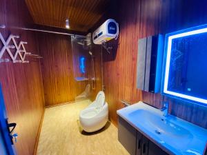 a bathroom with a toilet and a sink at Berry Valley Homestay in Da Lat