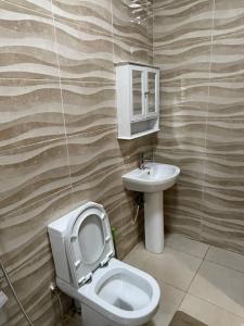 Kúpeľňa v ubytovaní Janha's Senegambia Villa Holiday Rental With Free Wifi