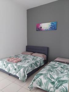 Ένα ή περισσότερα κρεβάτια σε δωμάτιο στο LeCamar STAYCATION Bukit Katil +16 φωτογραφίες