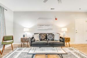 Posezení v ubytování Sandpiper Village --- 35552 E Atlantic Cir #101