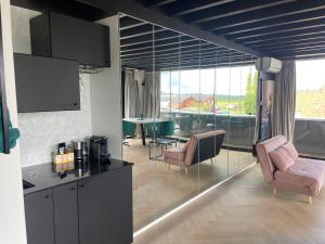 a kitchen and living room with a table and chairs at Above and Beyond - luxe suite met sauna en stoomdouche in Zaandam
