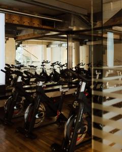 Posilňovňa alebo fitness centrum v ubytovaní Hotel Monopol