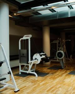 Posilňovňa alebo fitness centrum v ubytovaní Hotel Monopol
