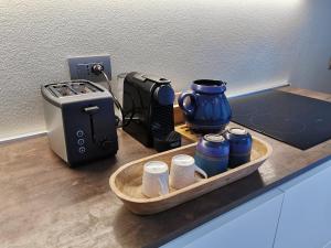a counter with a toaster and a toaster and a coffee maker at Maison Gabrielle in Verona