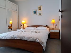 Ένα ή περισσότερα κρεβάτια σε δωμάτιο στο Flat with garden in Ioannina